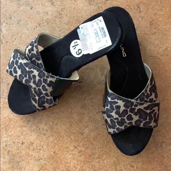 bandolino wedge heels